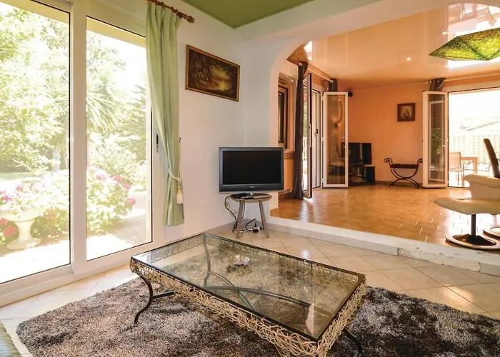Holiday home Awesome In